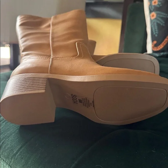 Soda Tan Knee-High Boots - Picture 4 of 4